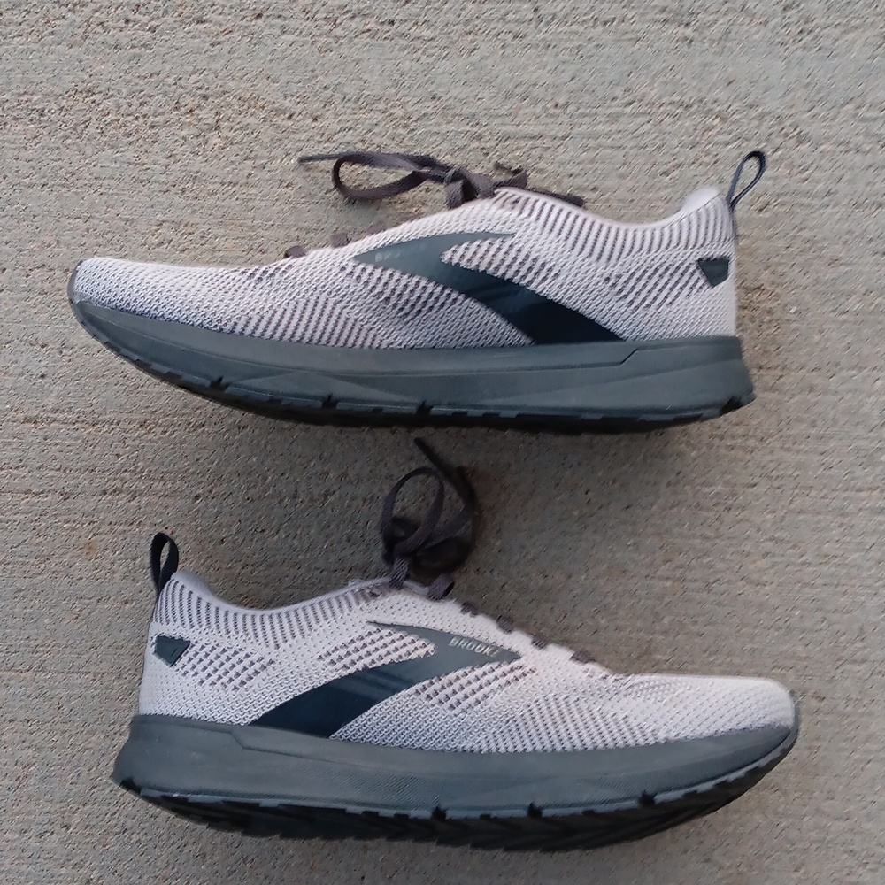 Brooks Revel 5 Gray and Black Sneakers - Picture 6 of 8